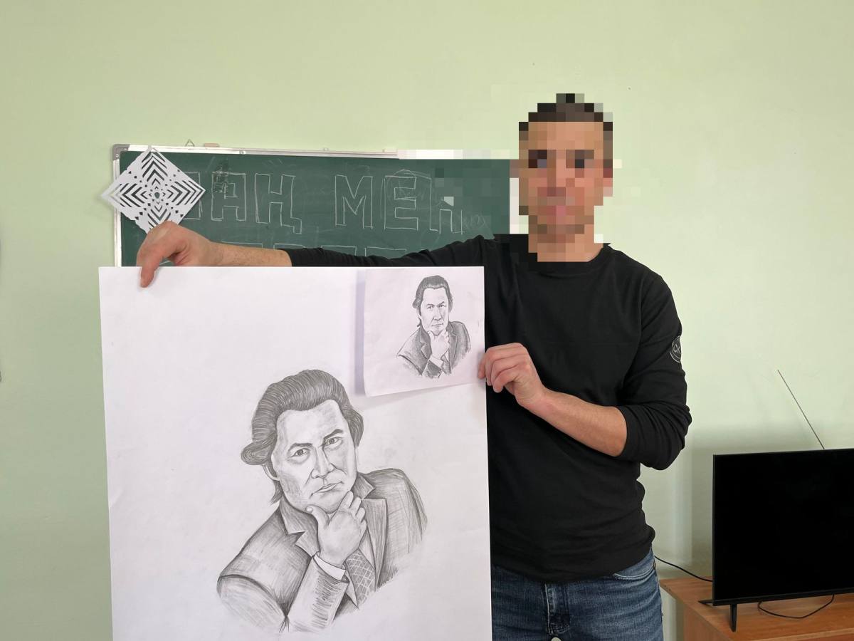 Қызылордада сотталған  Мұқағали Мақатаевтың &nbsp;суретін салды