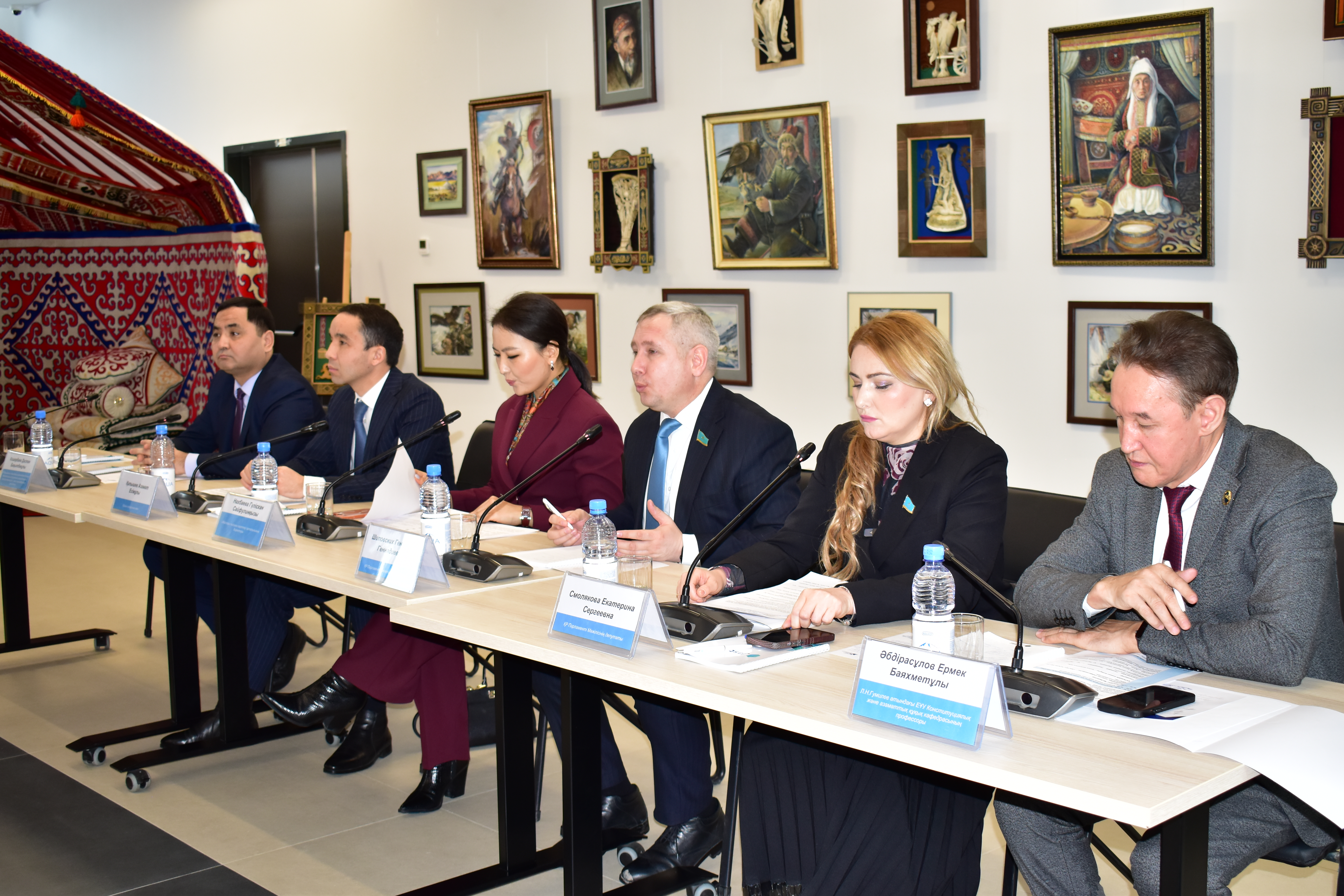 Бүгін Ақмола облысының Қосшы қаласында қала әкімдігі ҚР Мәдениет және ақпарат министрлігі, “Жастар” ғылыми-зерттеу орталығымен бірлесіп ұйымдастырған сараптамалық кездесуі өтті