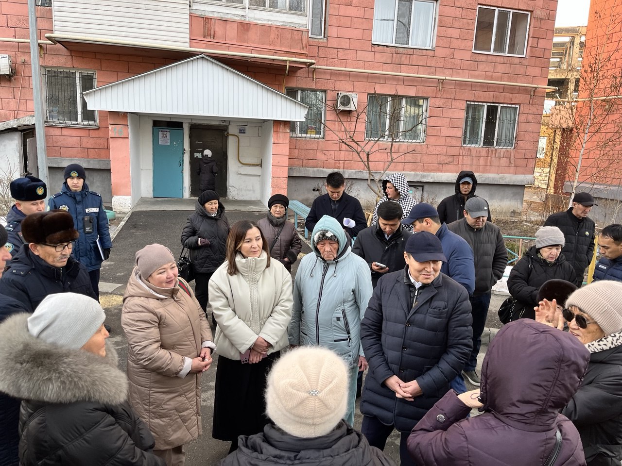 Ғарашыкер» шағын ауданындағы №16, 17, 18 және 24 тұрғын үйлердің тұрғындарымен кездесу