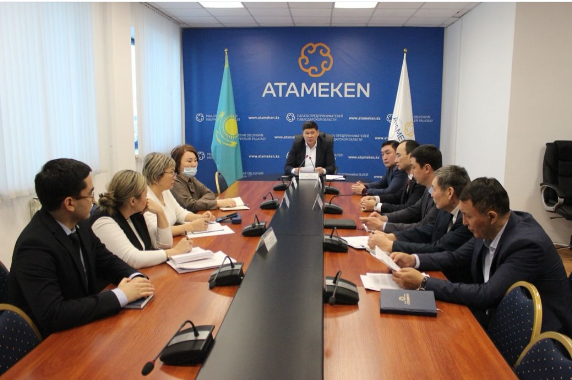 Павлодар облысының өңірлік кәсіпкерлер палатасының алаңында Кәсіпкерлер Палатасы басшылығының, кәсіпкерлік басқармасының, Мемлекеттік кірістер департаментінің, Статистика департаментінің, «Даму» өңірлік КДҚ, сондай-ақ облыстың қалалары мен аудандары әкімдіктерінің өкілдерінің қатысуымен «Іскер аймақ»шағын бизнесті қолдаудың бірыңғай бағдарламасын іске асырудың негізгі бағыттарын әзірлеу бойынша кеңес өткізілді.