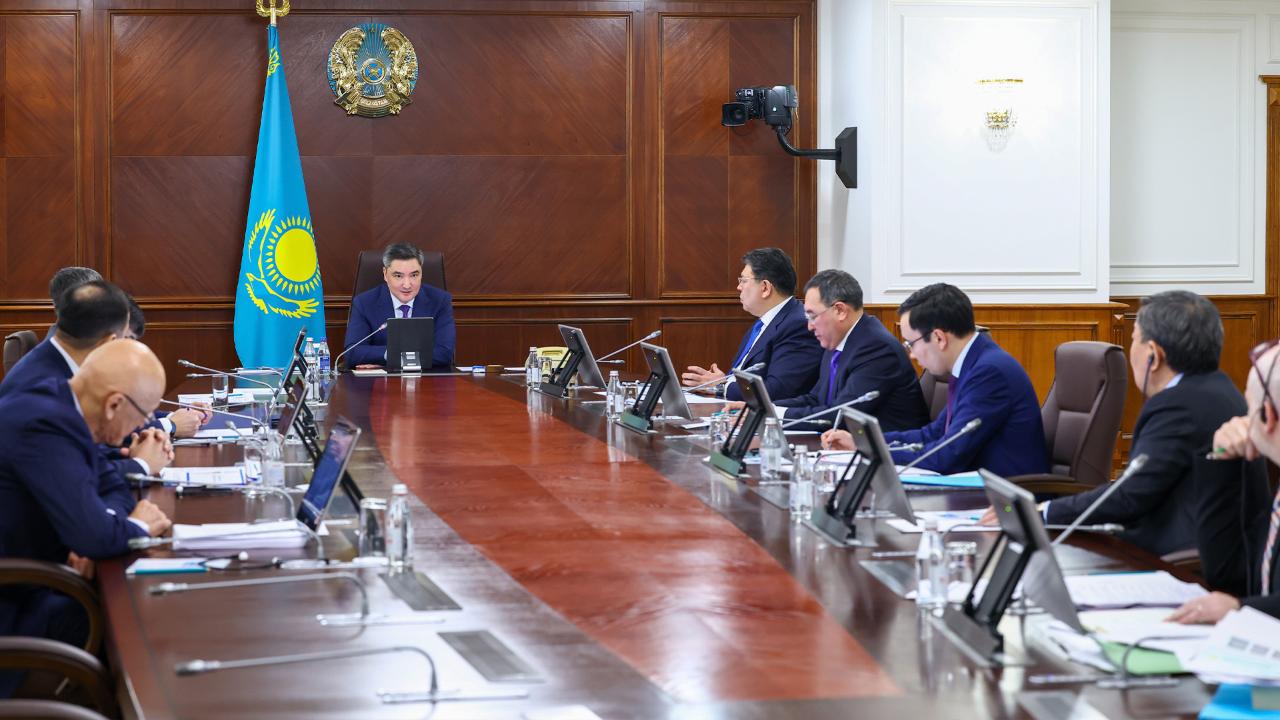 Инвестициялар және инфрақұрылым: Премьер-министр Мемлекет басшысының тапсырмалары аясында Алатау қаласын дамыту жөніндегі кеңес отырысын өткізді