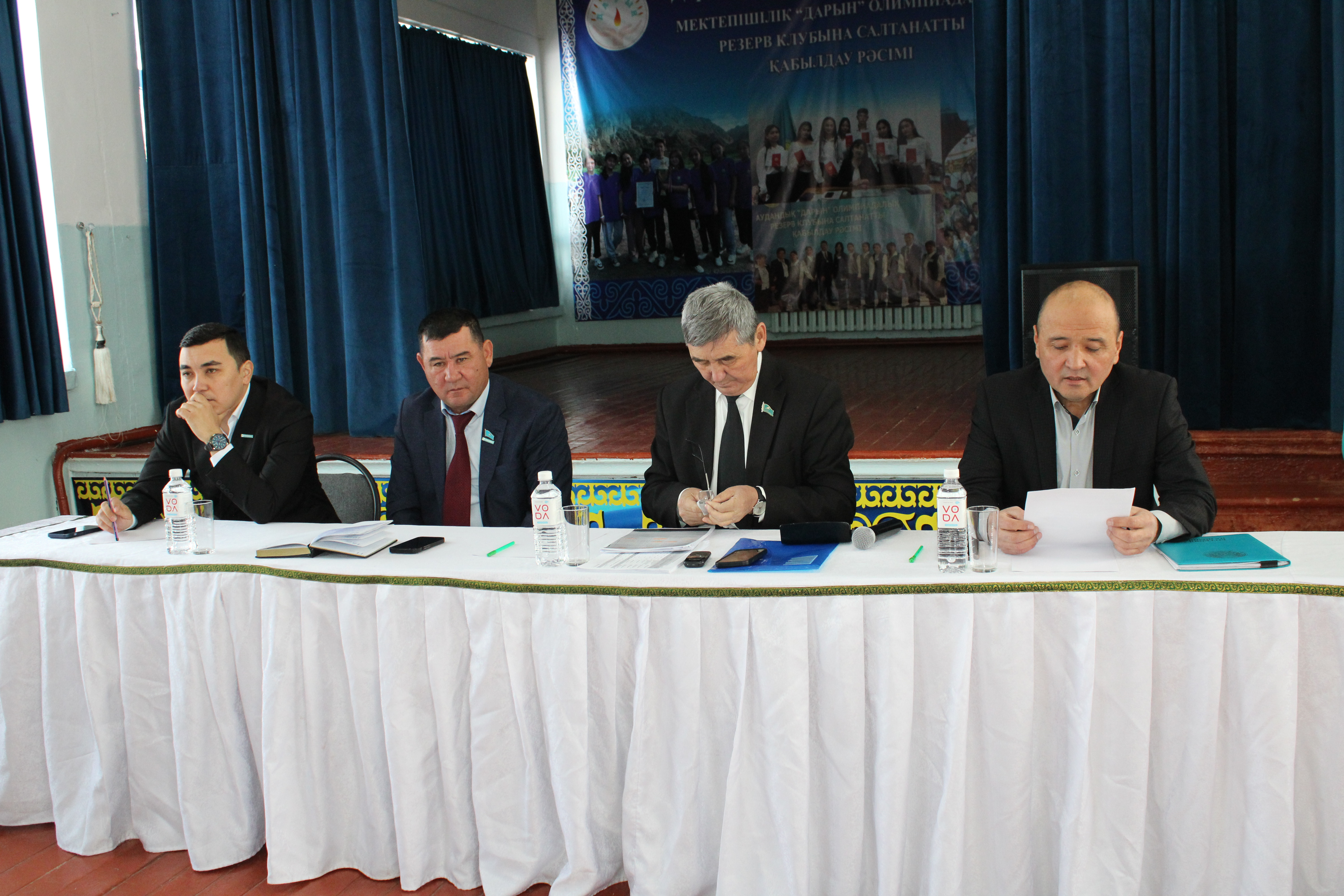 Ұйғыр ауданының мәслихат төрағасы Н. Есжанның ауыл тұрғындармен кездесуі .