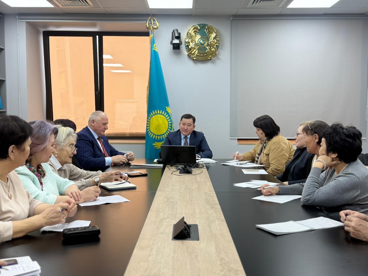 Астанада білім саласының ардагерлері Конституцияның жаңа реформасын талқылады