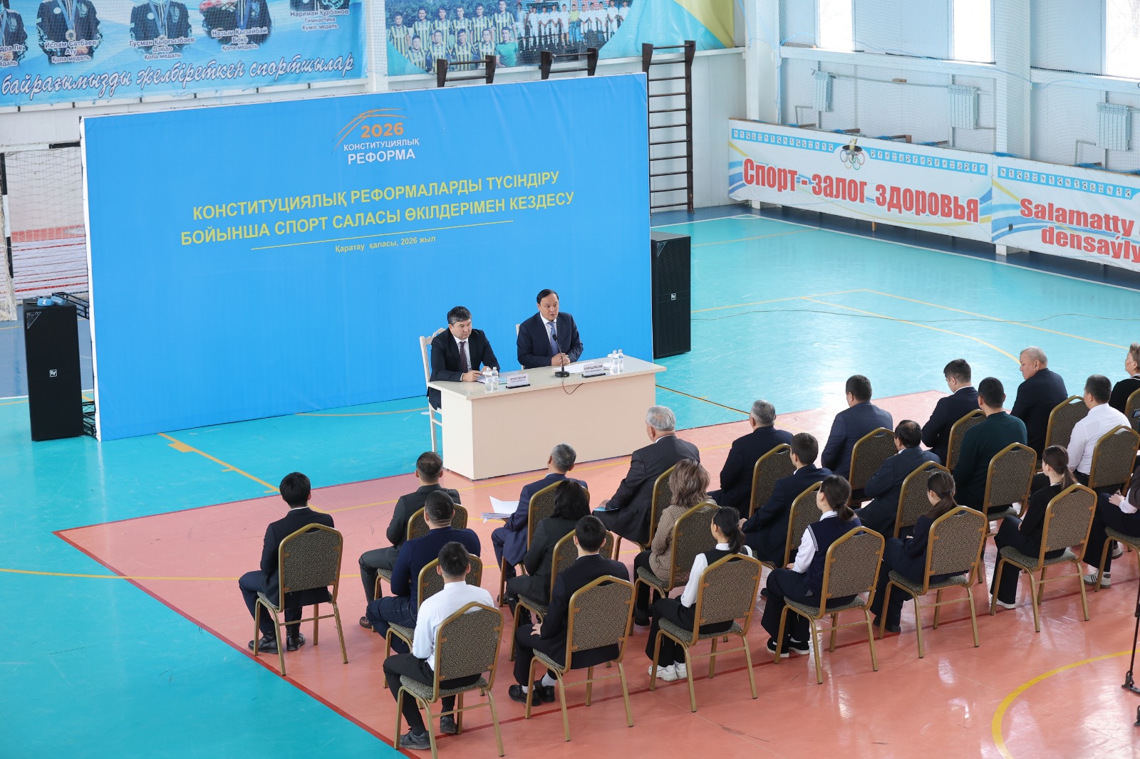 Ербол Карашукеев провел встречи с трудовыми коллективами и спортсменами в Таласском районе