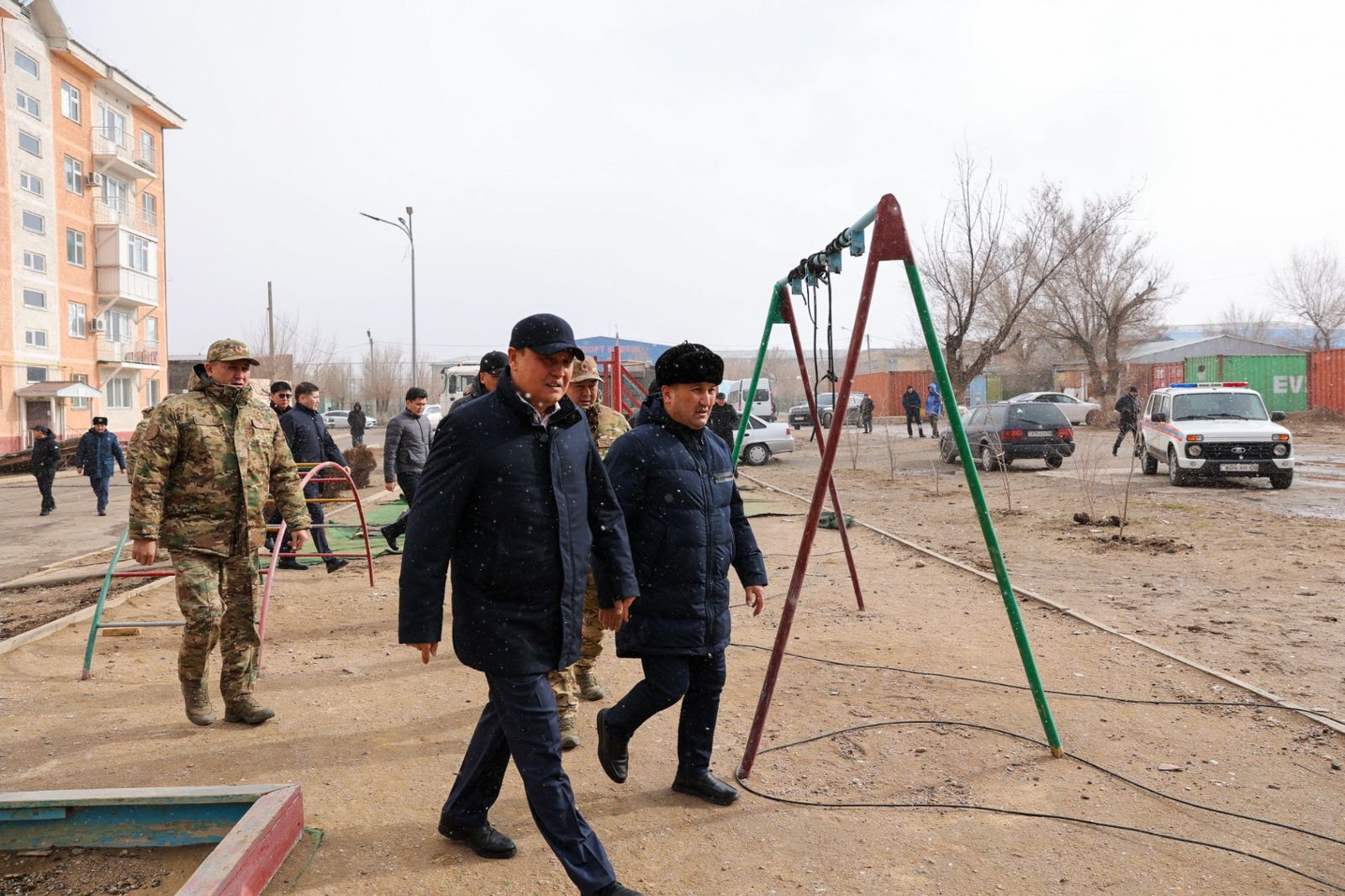 Ербол Қарашөкеев Жаңатас қаласындағы қатты желден зардап шеккен нысандарды аралады
