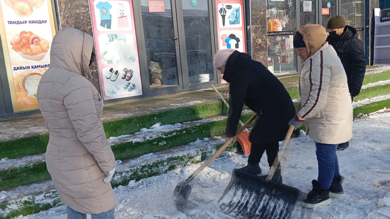 ҚАРДАН ТАЗАЛАУ ЖҰМЫСТАРЫ ЖҮРУДЕ