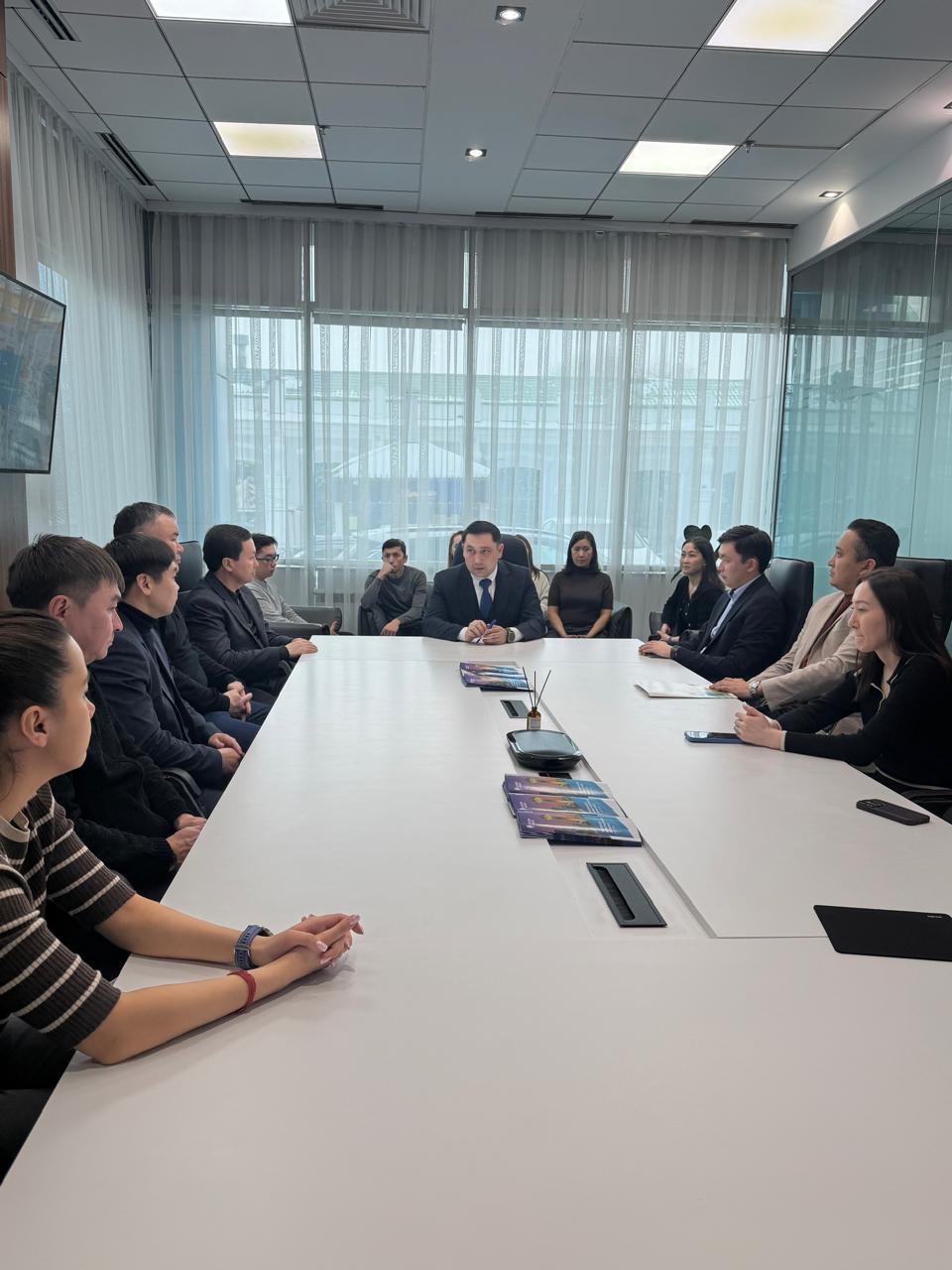 Во фронт-офисе Astana Invest состоялось обсуждение проекта новой Конституции