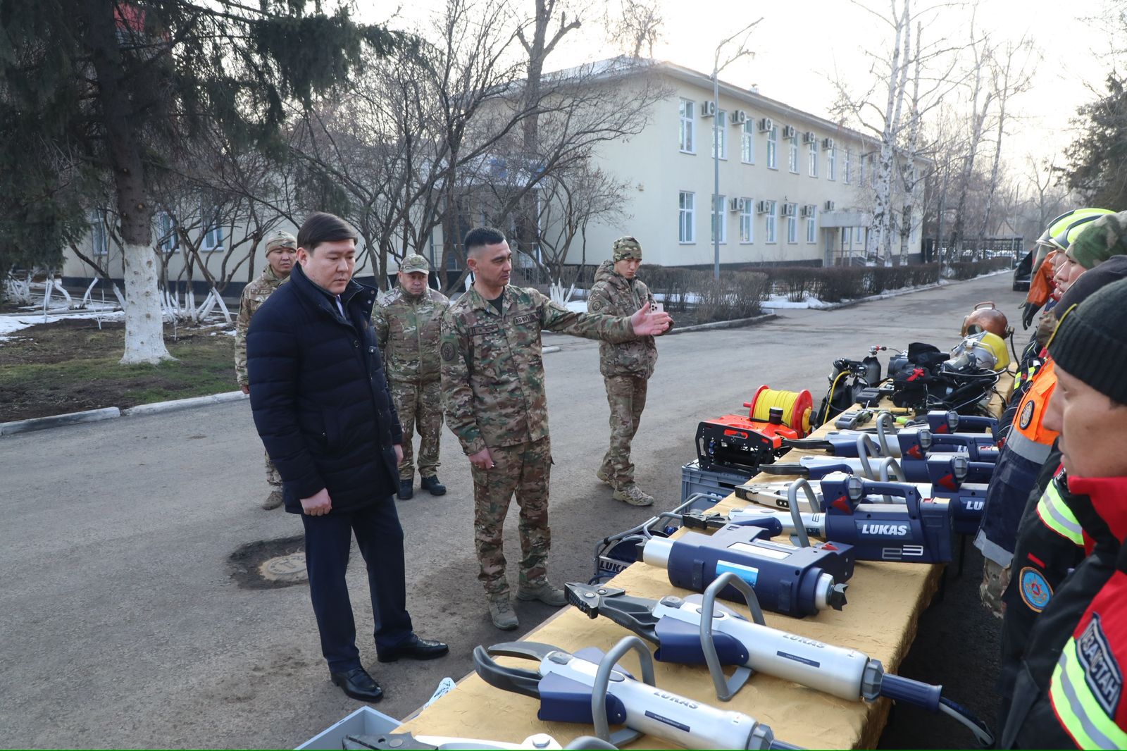 Замакима Алматы Алмасхан Сматлаев проверил готовность пожарно-спасательных подразделений города