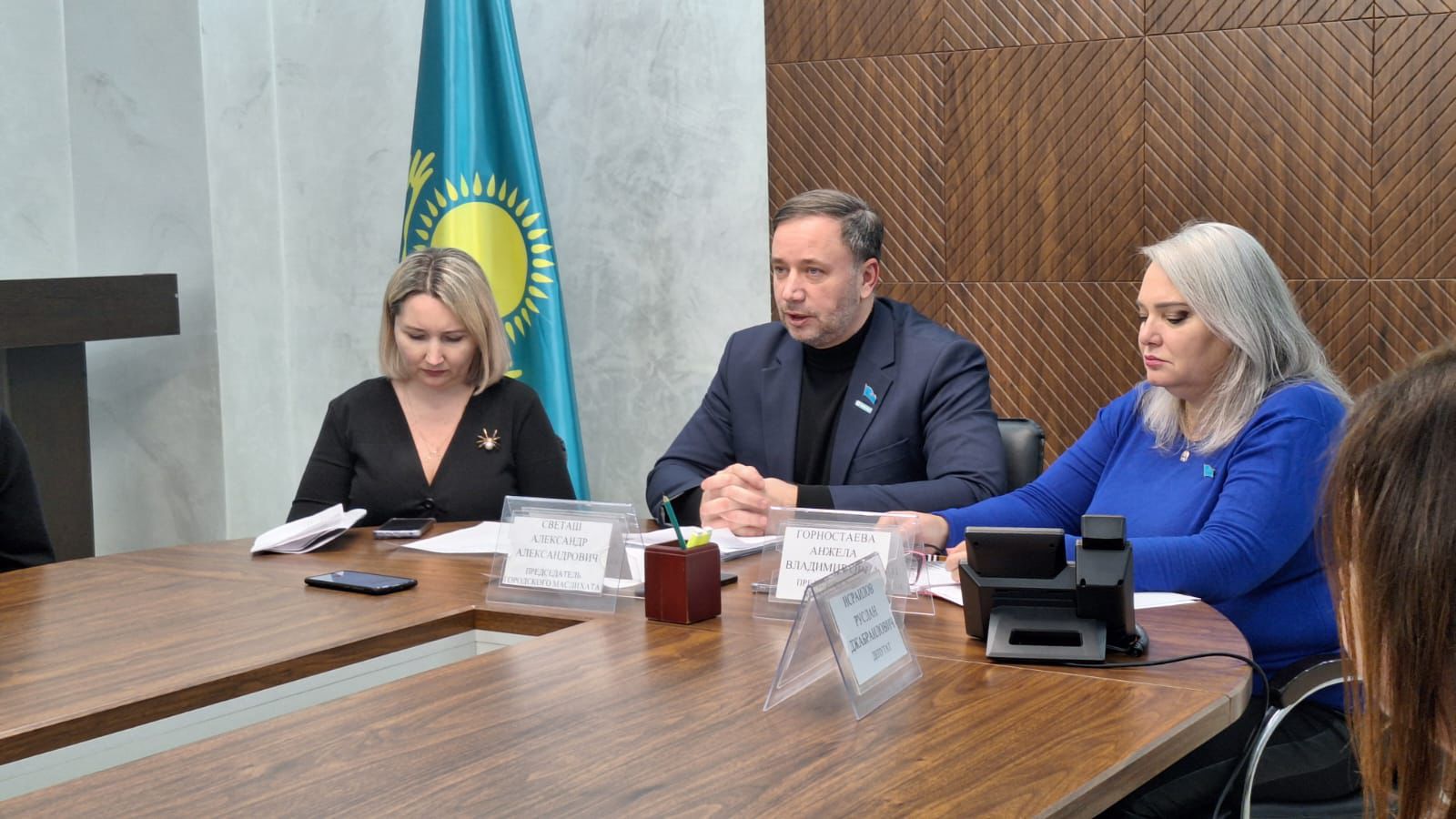 2026 жылғы 05 ақпанда Өскемен қалалық мәслихаты депутаттарының Қазақстан Республикасының жаңа Конституциясының жобасын талқылау жөніндегі Қоғамдық кеңес мүшелерімен кездесуі өтті.