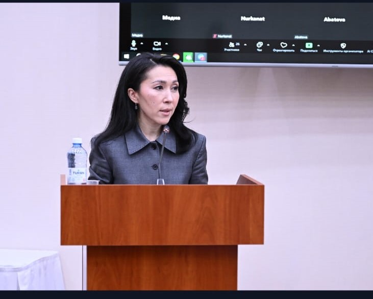 Әділет вице-министрі Лаура Мерсалимова Қазақстан Халық партиясы фракциясының Қазақстан Республикасының жаңа Конституциясы жобасын талқылауға арналған отырысына қатысты