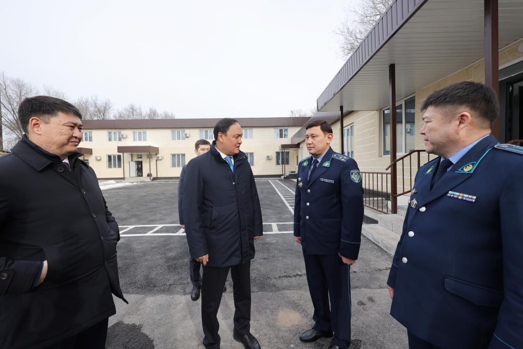 Облыс әкімі Меркі ауданындағы күрделі жөндеуден өткен нысандарды тексерді