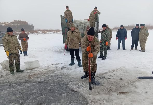 Ағаш көшеттерін сақтау үшін мұзханаға мұз дайындау жұмыстары жүргізілуде