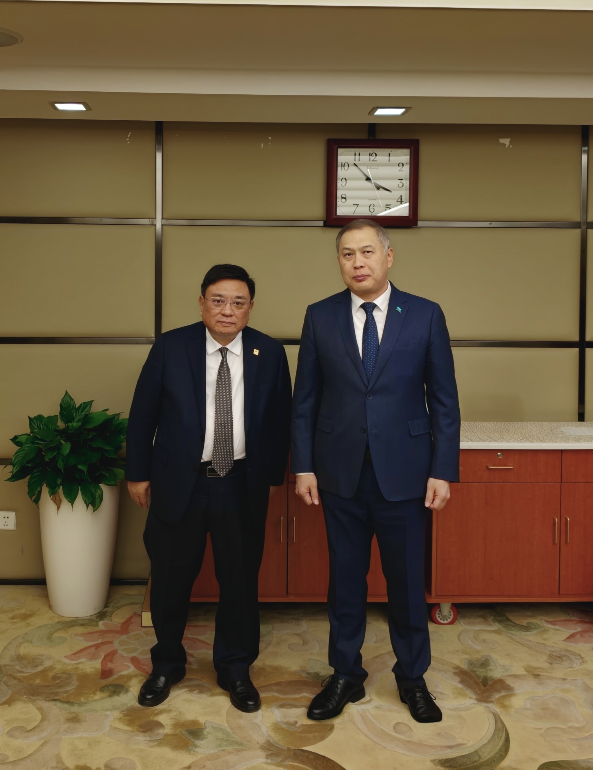 Қытай Парламенті Қазақстандағы конституциялық реформалар туралы хабардар етілді