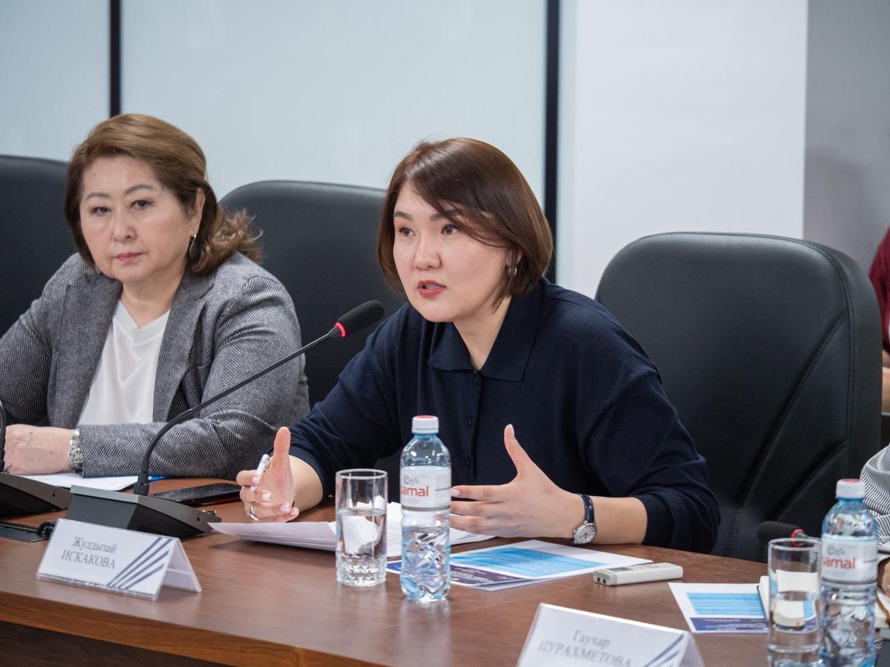 Бүгін, 6 ақпан күні, Астана қаласында «SARAP» эксперттік клубының «Өзгерістер кезеңіндегі отбасы: әлеуметтік трансформацияға Конституция тұрғысынан жауап» атты отырысы өтті