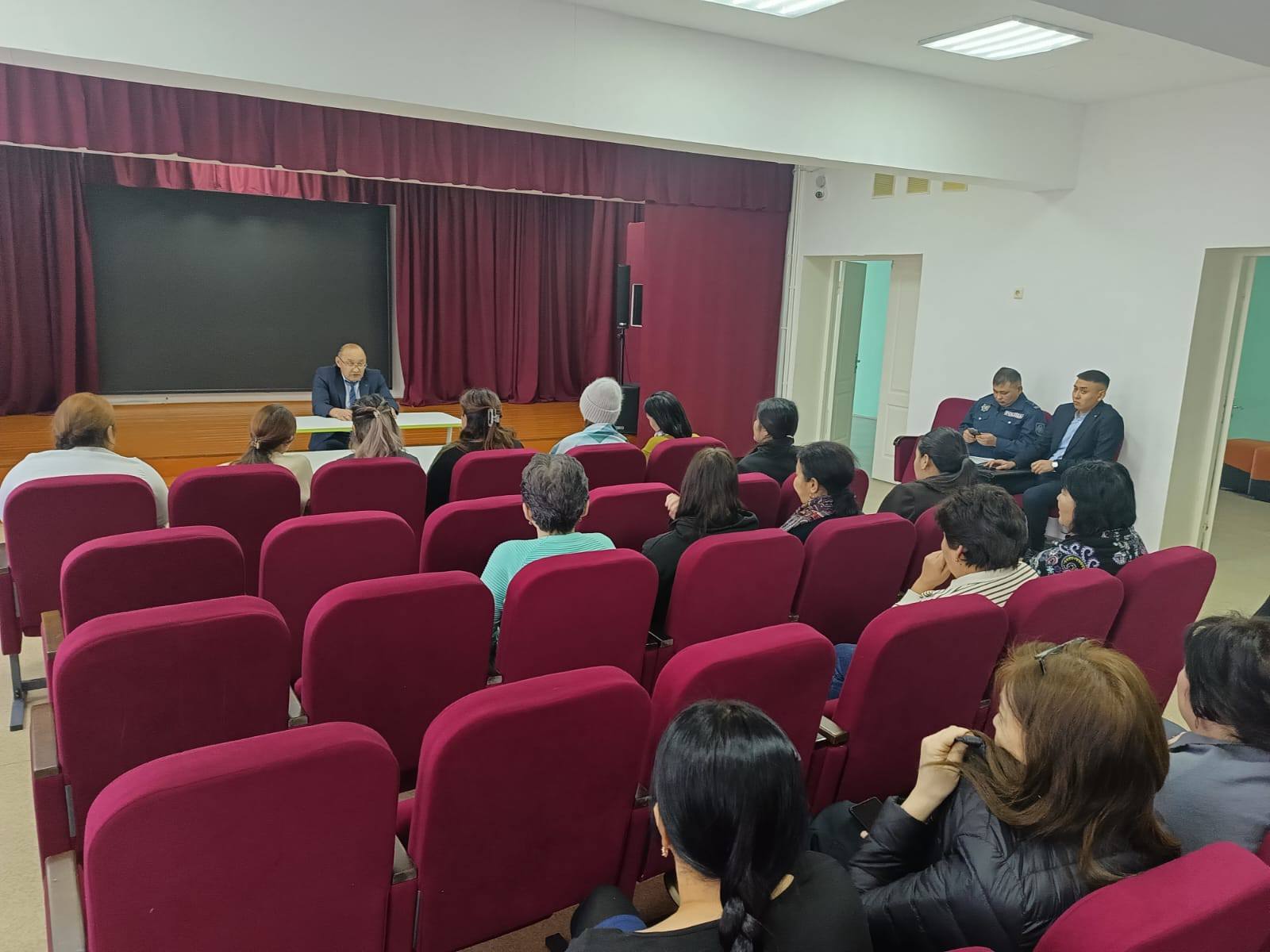 ауылдық округ әкімінің Пресновка ауылының тұрғындарымен кездесуі