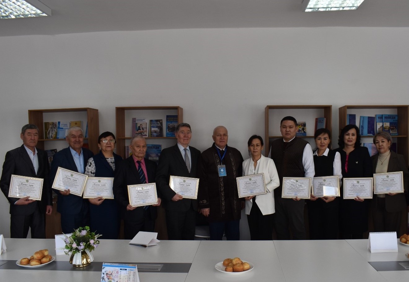 Дүниежүзілік сайлау күніне орай аудандағы сайлау комиссияларының мүшелері марапатталды