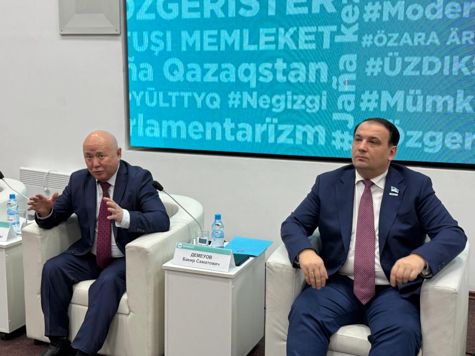 Жаңартылған Конституция мәселелері бойынша студенттермен кездесу өтті