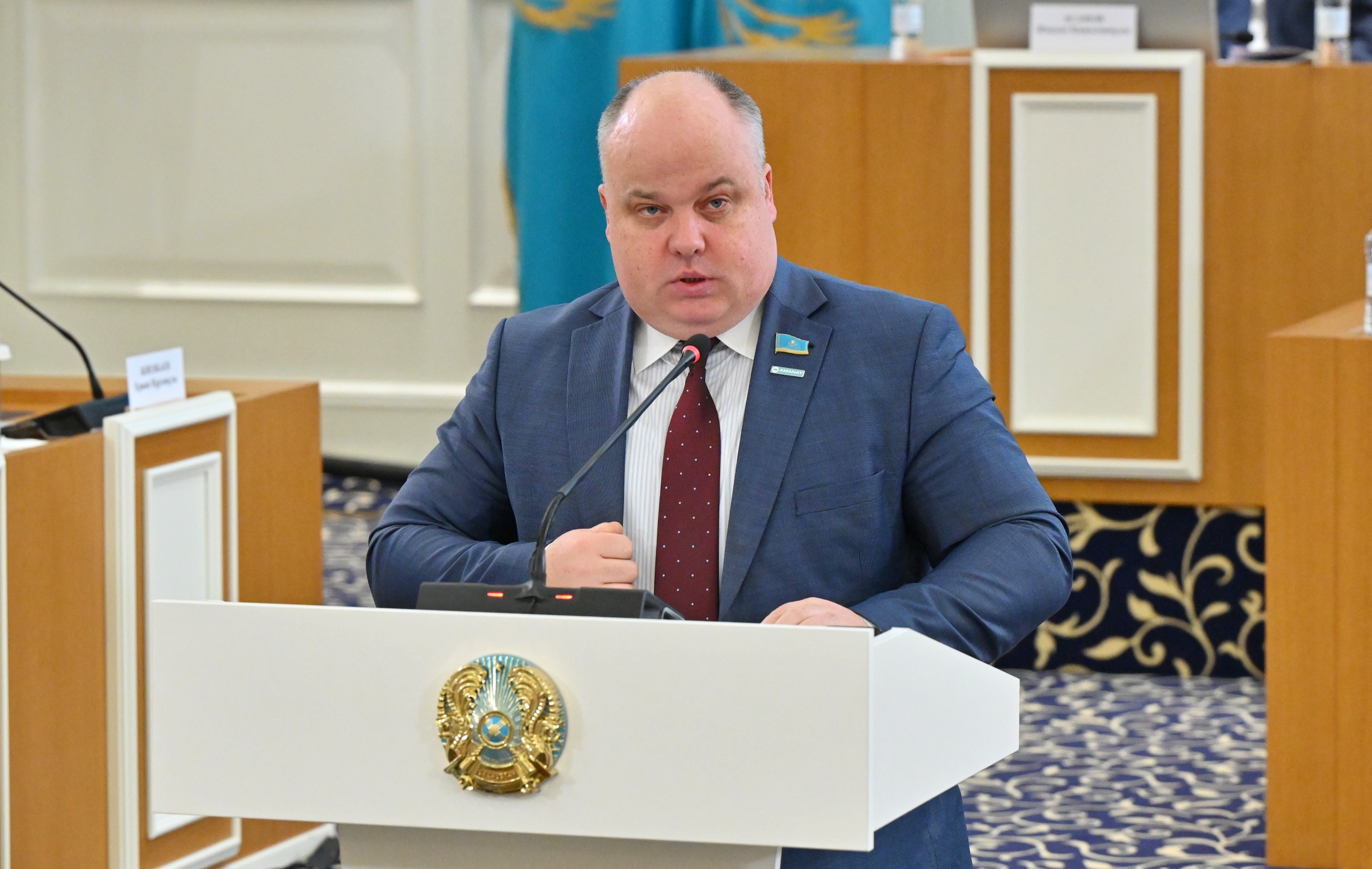 Әділ еңбек, қауіпсіз жұмыс, лайықты жалақы: Максим Рожин жаңа Конституцияның маңызды тұсын атады