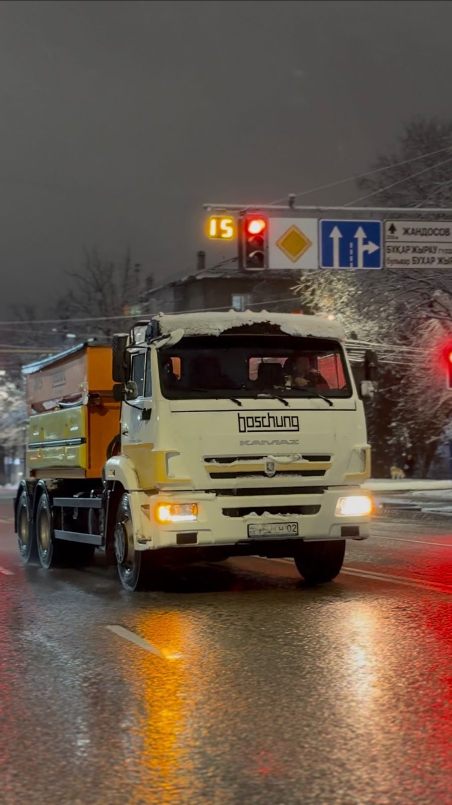 Алматыда қар тазалау жұмыстарына 2 мыңнан астам жұмысшы мен 1,3 мың арнайы техника тартылды