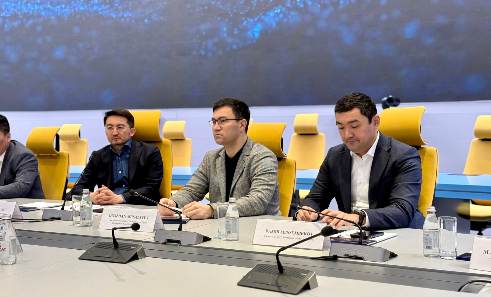 Заместитель Премьер-Министра - Министр искусственного интеллекта и цифрового развития Жаслан Мадиев проверил готовность систем Starlink к работе в Казахстане