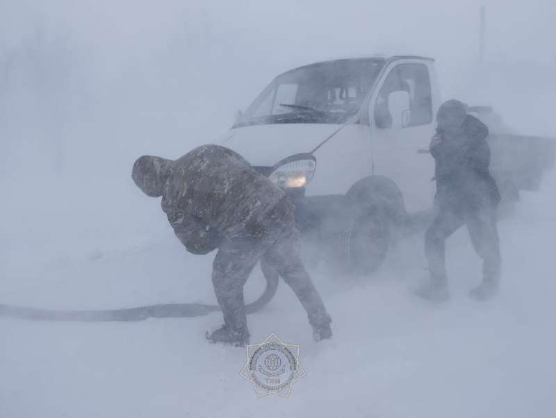 Спасатели МЧС Казахстана за прошедшие семь суток из снежных заносов спасли и эвакуировали 96 человек