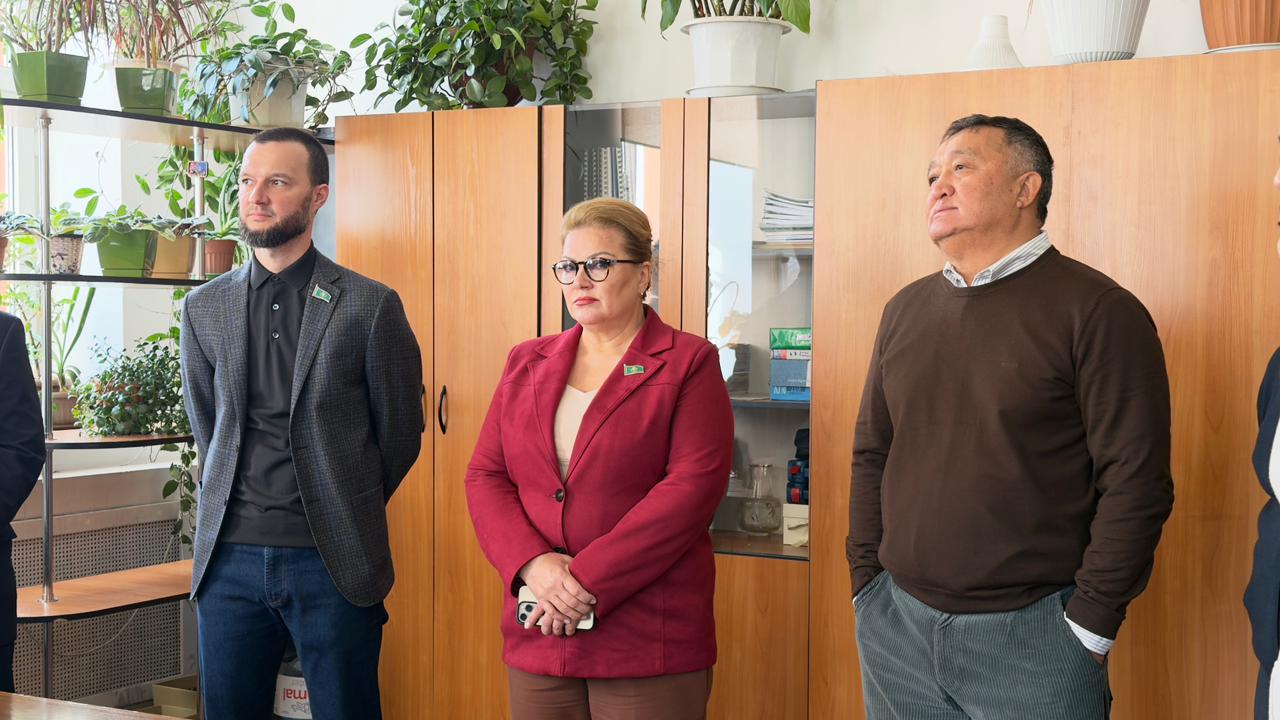 Депутаттар Алматы қаласы бойынша «Қазгидромет» филиалына барды