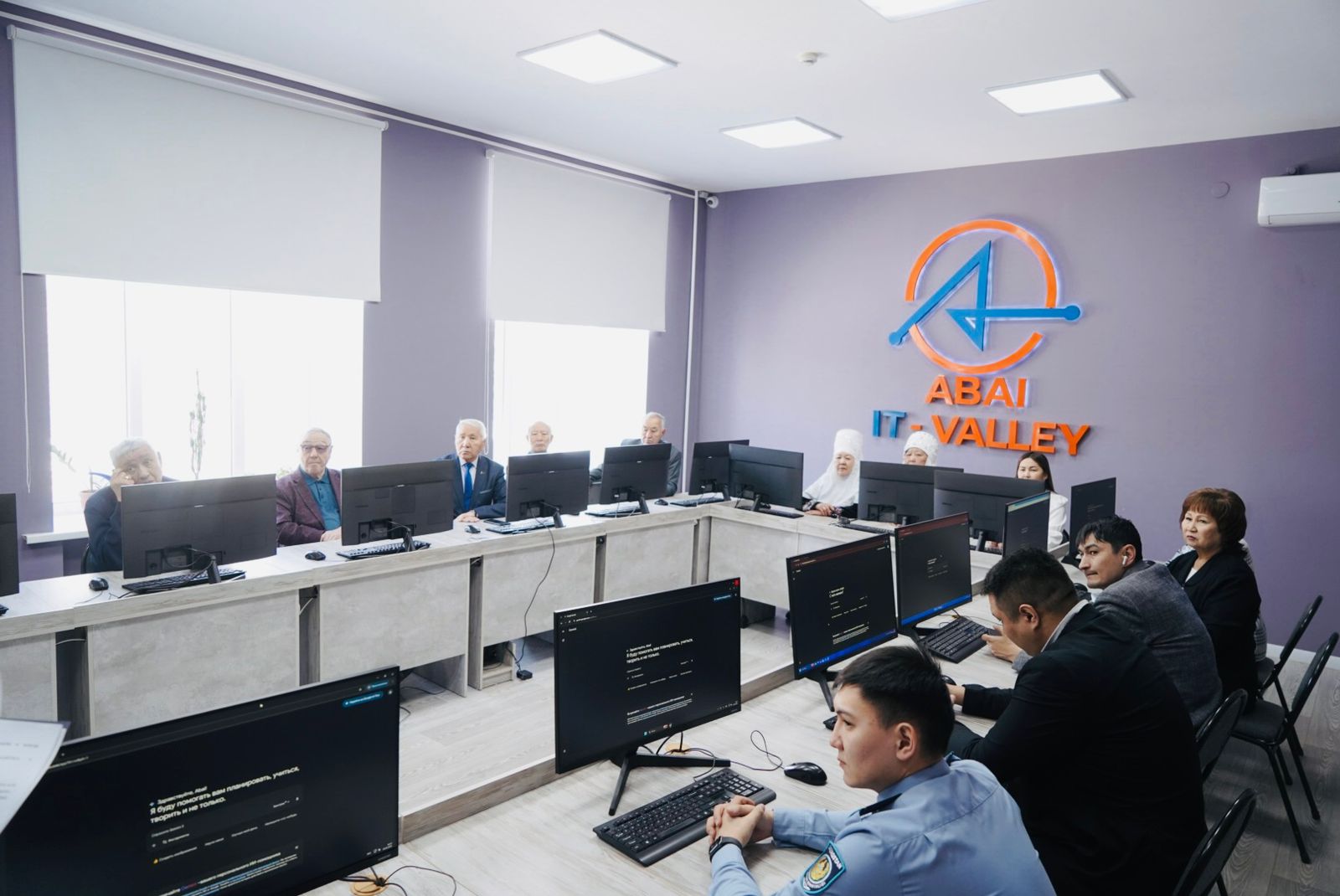 Аға буын өкілдеріне арналған цифрлық қауіпсіздік және интернет-алаяқтықтың алдын алу бойынша оқыту курсы өтті