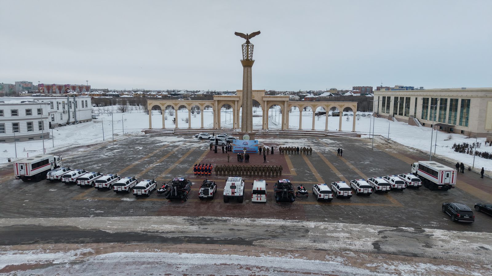Глава МЧС вручил спасателям Актюбинской области ключи от новой техники