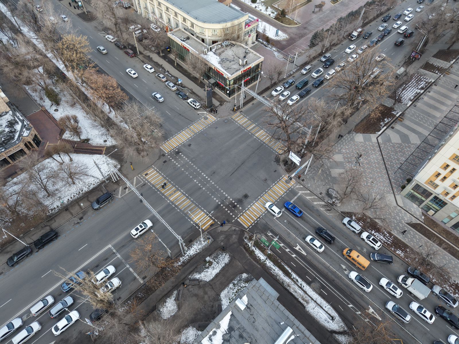 В Алматы меняют работу некоторых светофоров на загруженных перекрестках