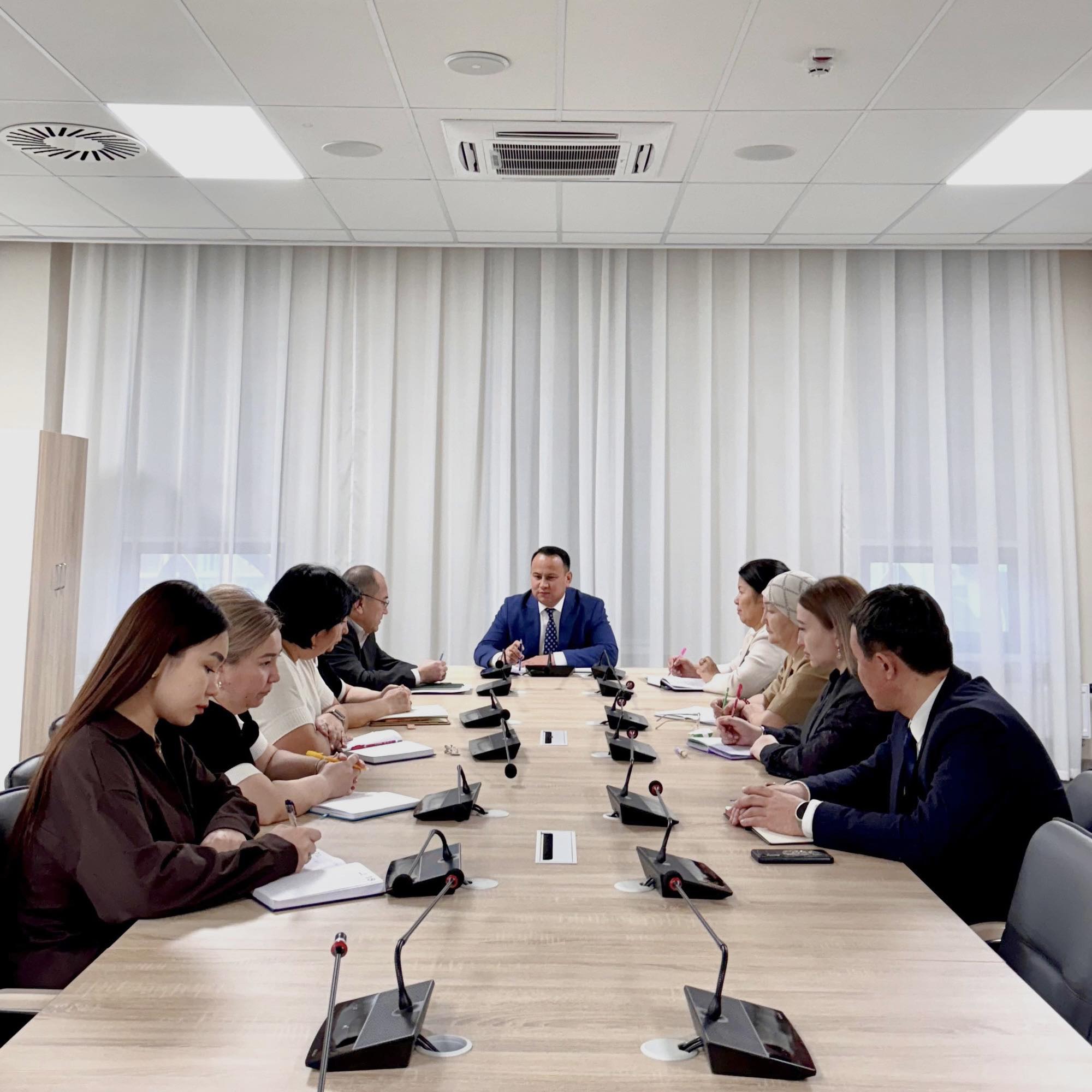 КЕЗЕКТІ АППАРАТТЫҚ ЖИЫН ӨТТІ