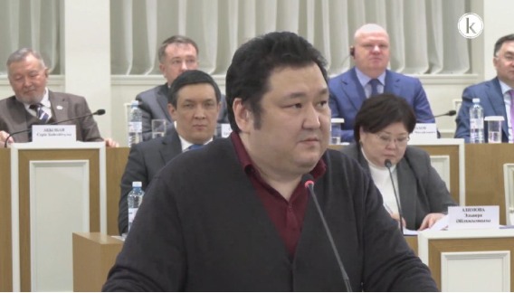 Жаңа Конституцияның жобасы бүкілхалықтық дауыс беруге дайын - саясаттанушы Марат Шибұтов