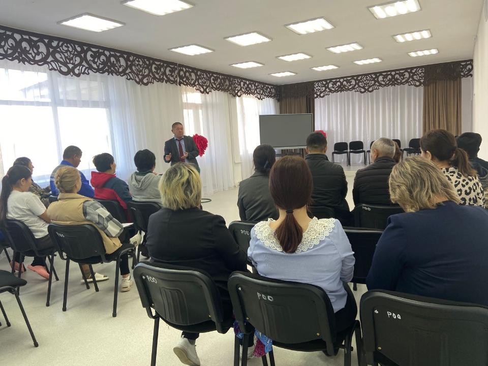 "EGov" порталы арқылы банктік қарыздар алудан ерікті түрде бас тарту мүмкіндігі туралы халықты ақпараттандыру бойынша жұмыс , сондай-ақ алаяқтықтан сақтану туралы профилактикалық әңгіме ұйымдастырылды