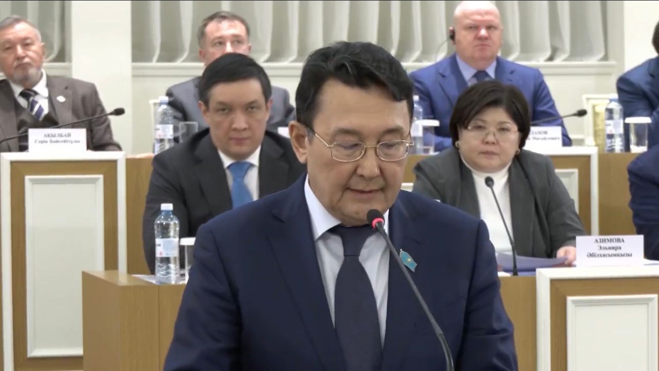Абай облысы мәслихатының төрағасы Шалқар Байбеков Конституциялық реформа жөніндегі комиссия отырысында сөз сөйледі