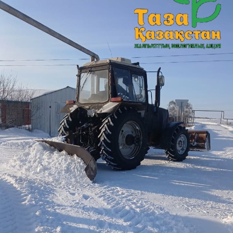 Свердлов ауылдық округінде «Таза Қазақстан» республикалық бағдарламасы аясында аумақты қардан тазалау жұмыстары жалғасуда.