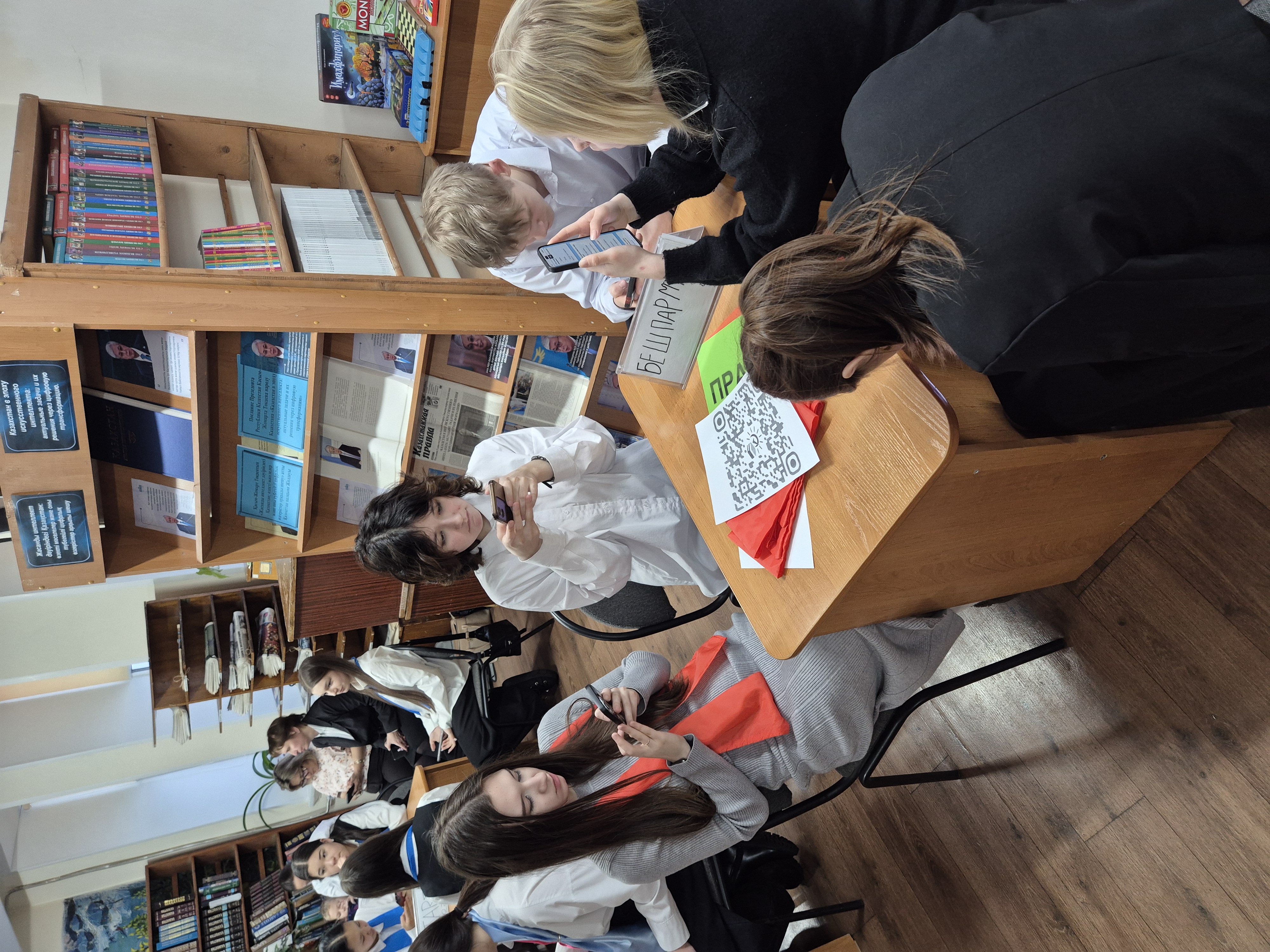 Риддер қаласында облыстық аумақтық сайлау комиссиясының мүшелері әзірлеген студенттер мен жоғары сынып оқушылары арасында Болашақ сайлаушылар үшін тестілеу ұйымдастырылды. Іс-шара жастардың құқықтық сауаттылығын арттыруға, саналы азаматтық ұстаным мен сайлау процесіне қызығушылықты қалыптастыруға бағытталған. «Сайлау құқығы лабиринттерінде» зияткерлік ойынының командалары — «№1 мектеп-лицей» КММ, «№5 орта мектеп» КММ, «№11 жалпы білім беретін мектеп» КММ жоғары сынып оқушылары, сондай-ақ «Риддер колледжі» КМҚК студенттері қатысты. Сонымен қатар, тестілеуге Риддер колледжінің 2-3 курс студенттері қатысты. Іс-шара сайлау құқығы саласындағы білімді тексеруге және елдің қоғамдық өміріне белсенді және саналы түрде қатысуға тағы бір сенімді қадам жасауға тамаша мүмкіндік болды.