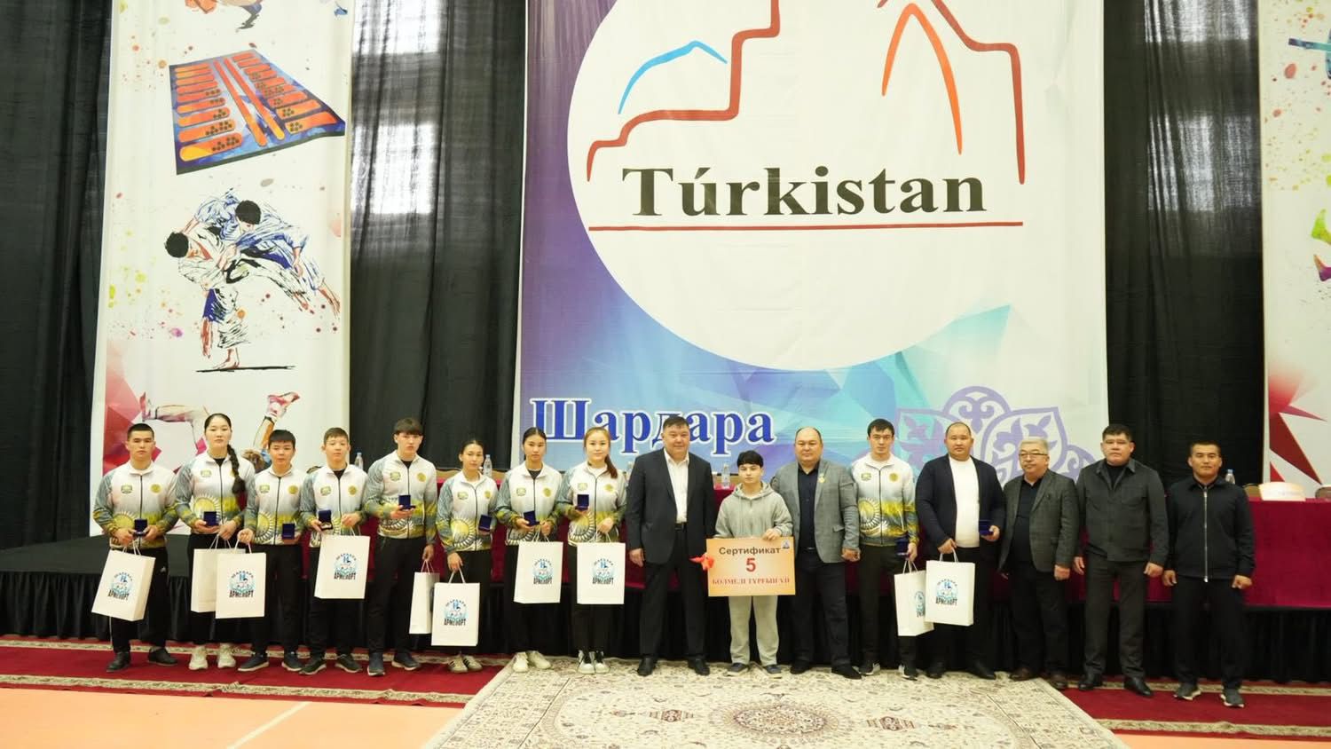 ТҮРКІСТАН: ШАРДАРАДА АРМРЕСТЛИНГТЕН ӘЛЕМ ЧЕМПИОНЫНА БАСПАНА КІЛТІ ТАПСЫРЫЛДЫ