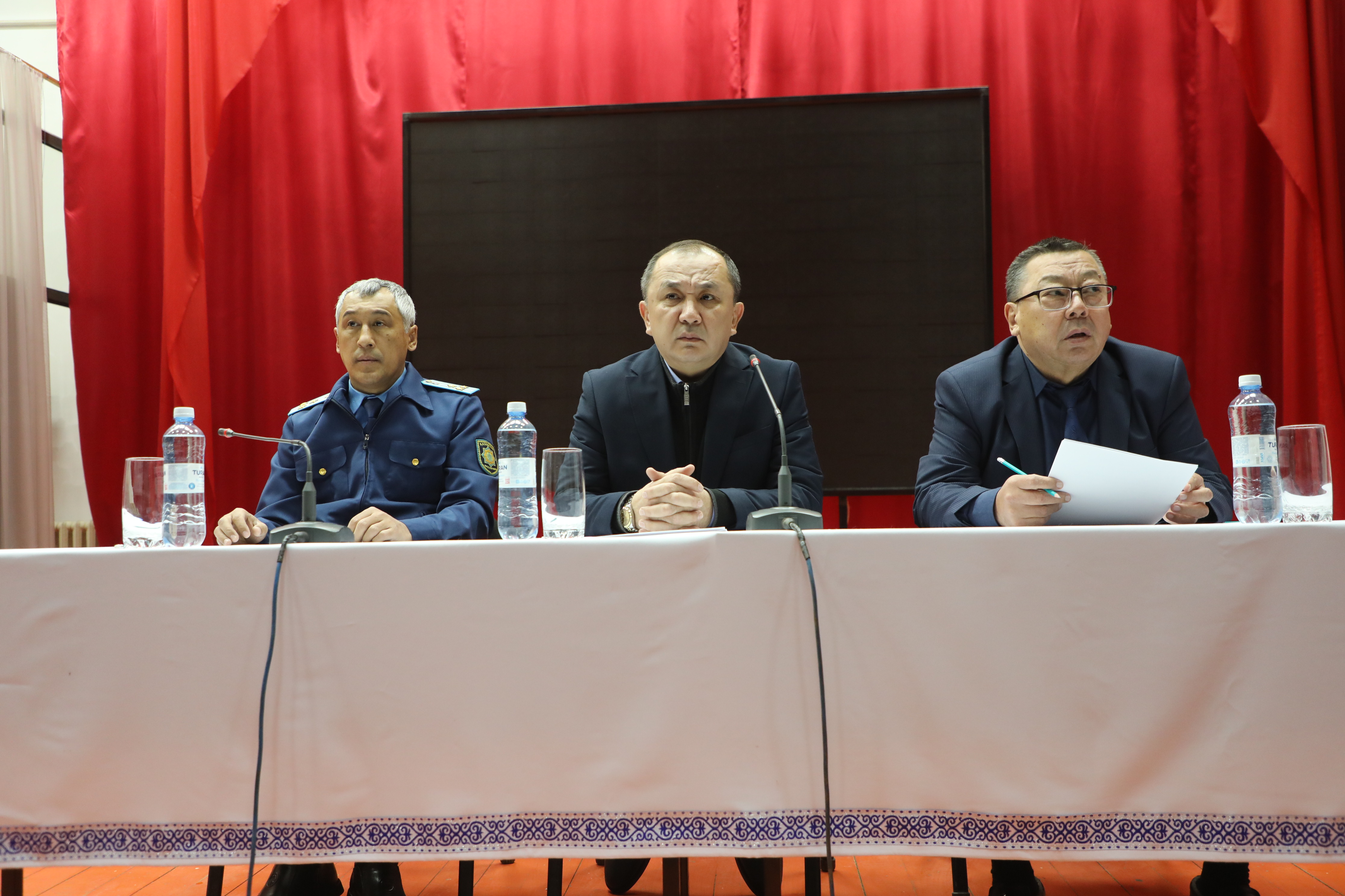 АКИМ САРЫАГАШСКОГО РАЙОНА ВСТРЕТИЛСЯ С ЖИТЕЛЯМИ КЫЗЫЛЖАРСКОГО СЕЛЬСКОГО ОКРУГА