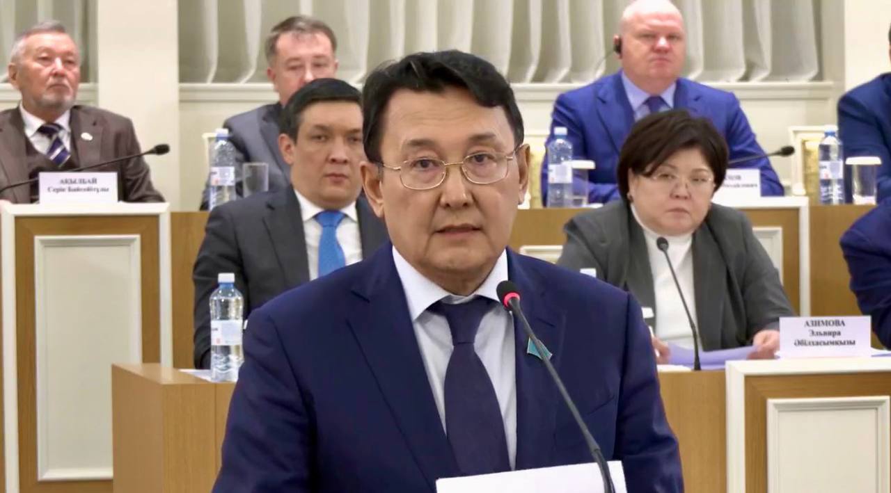 Абай облысы мәслихатының төрағасы Шалқар Байбеков Конституциялық реформа жөніндегі комиссия отырысында сөз сөйледі.