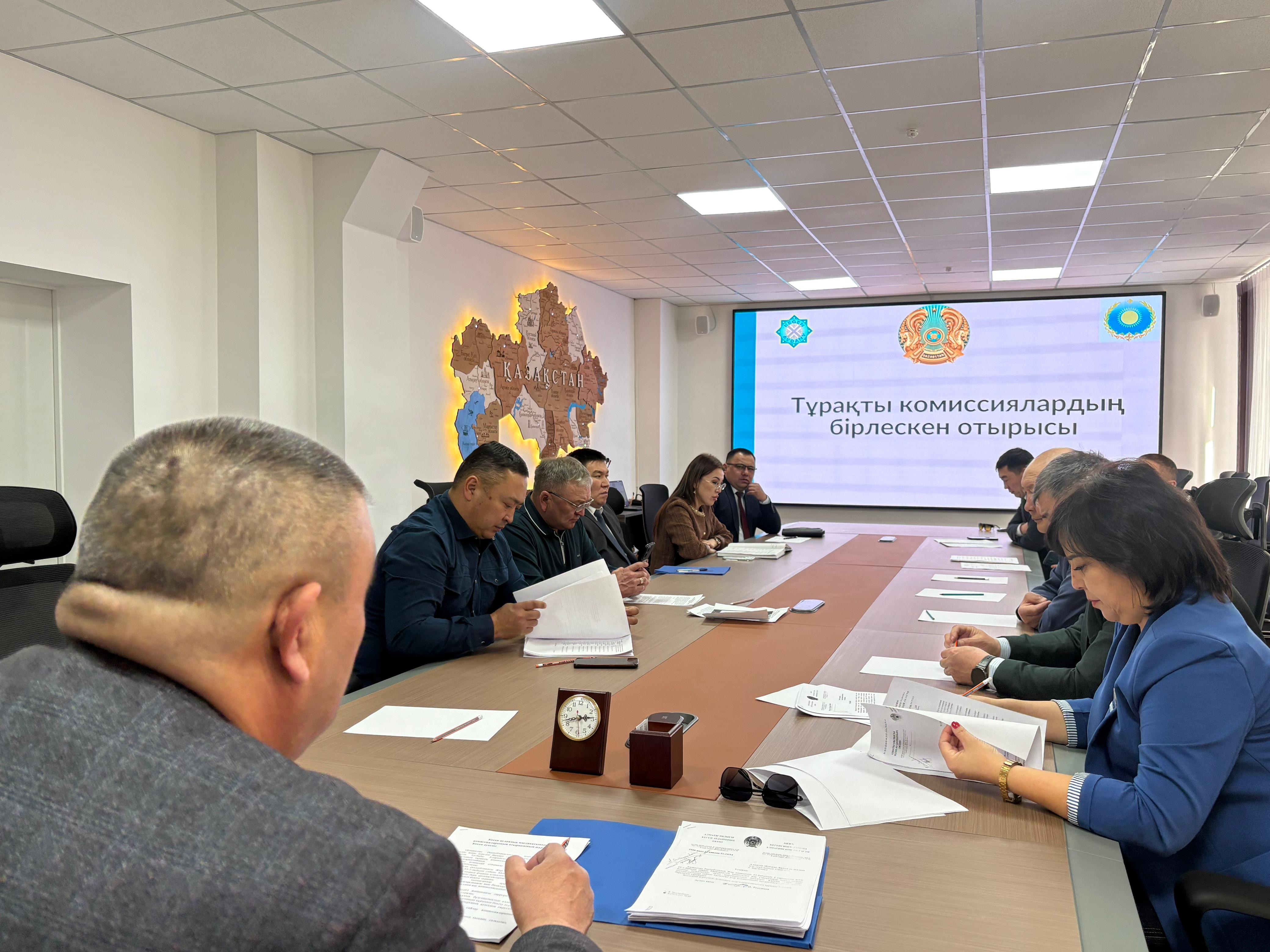 Кеген аудандық мәслихатының тұрақты комиссиясының отырысы өтті.