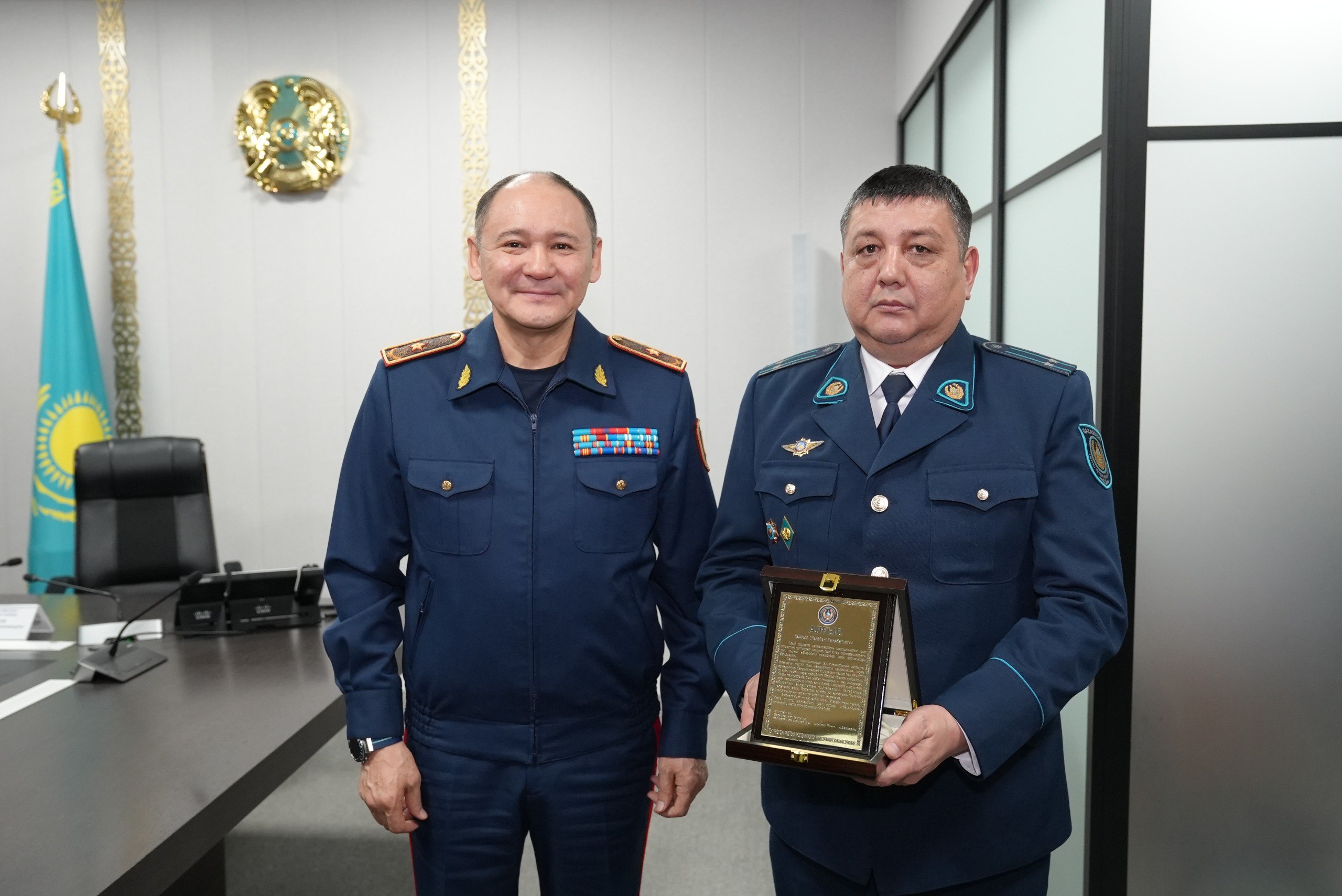 Полицейские, достойно служившие на благо страны, вышли на пенсию