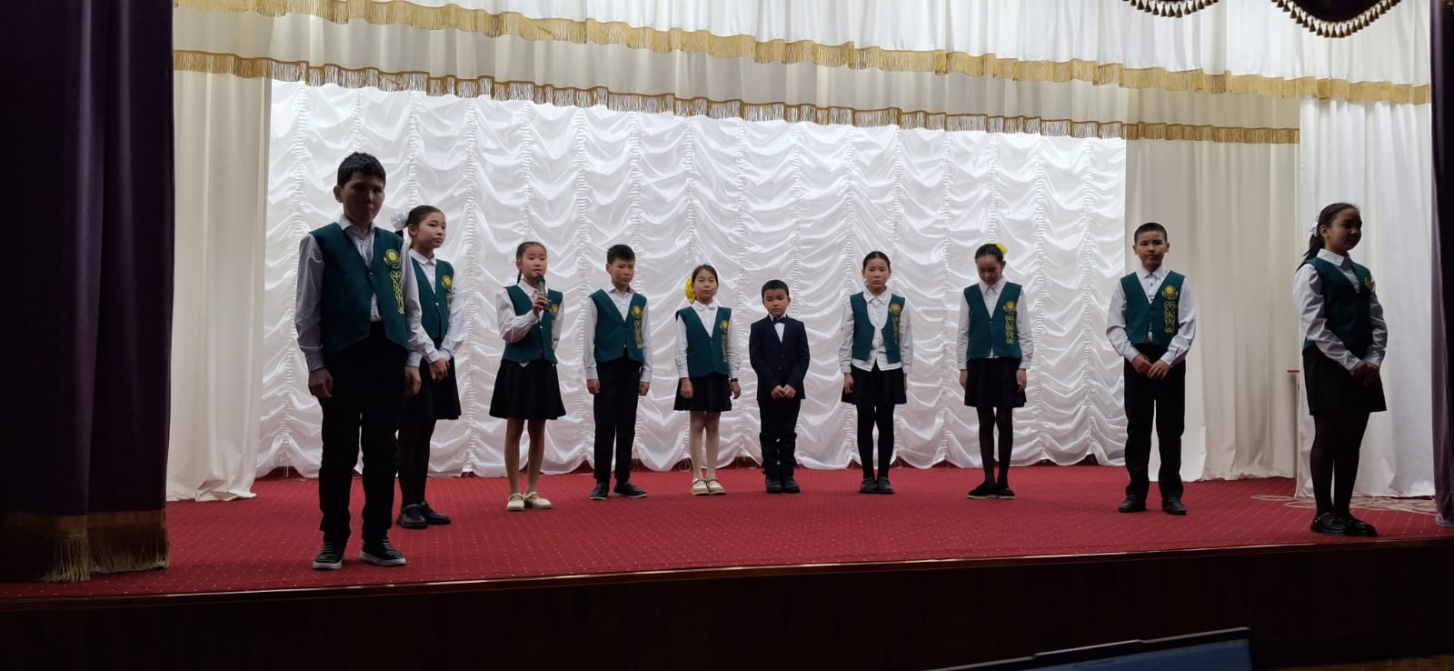 Жүректерді тербеген жыр кеші…  Жағатал ауылдық округінде Мұқағали Мақатаевтың 95 жылдығына арналған «Жырлайды жүрек, толғайды тағдыр» атты поэзия кеші өтті.