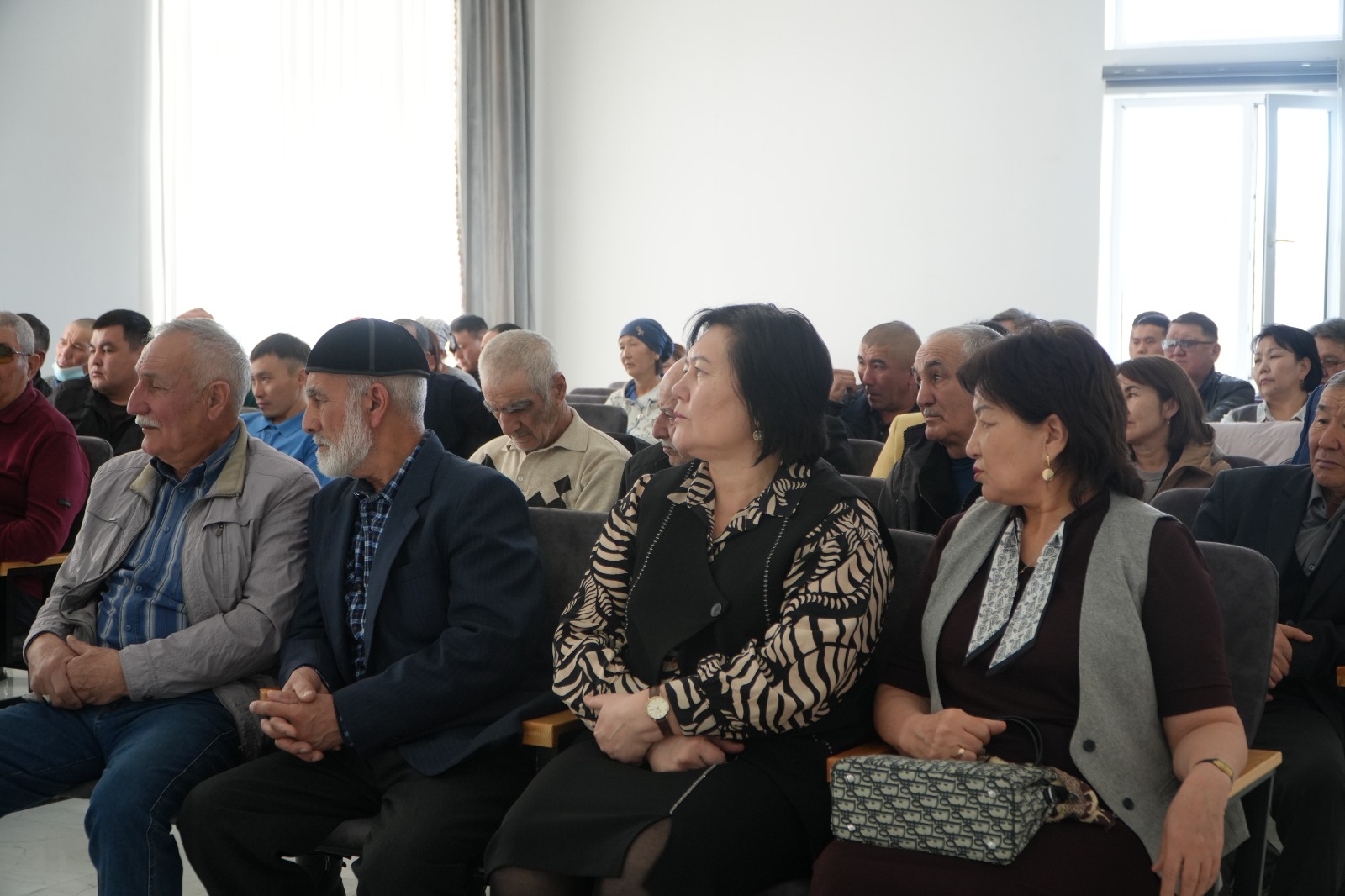 САРЫМОЛДАЕВ ОКРУГІНІҢ ЖАҢА ӘКІМІ ЖЕРГІЛІКТІ ҚАУЫМДАСТЫҚҚА ТАНЫСТЫРЫЛДЫ