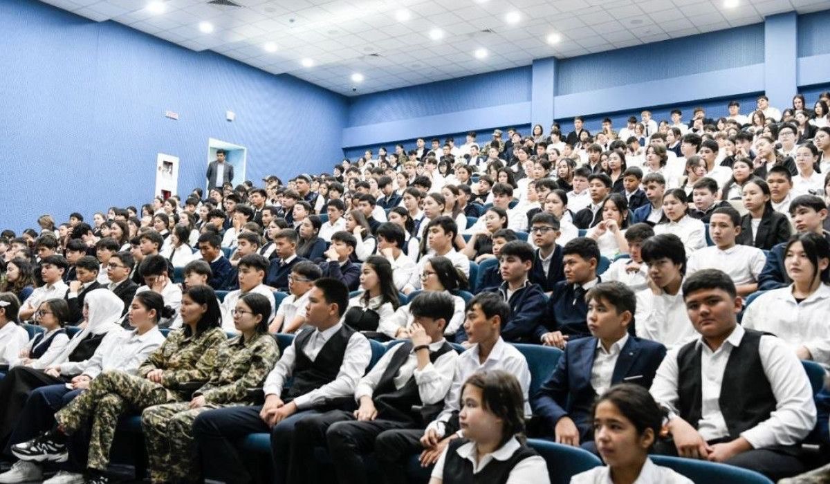 «Адал азамат – біртұтас тәрбие»: елорданың білім беру мекемелерінде «Заң мен тәртіп» айлығы өтті