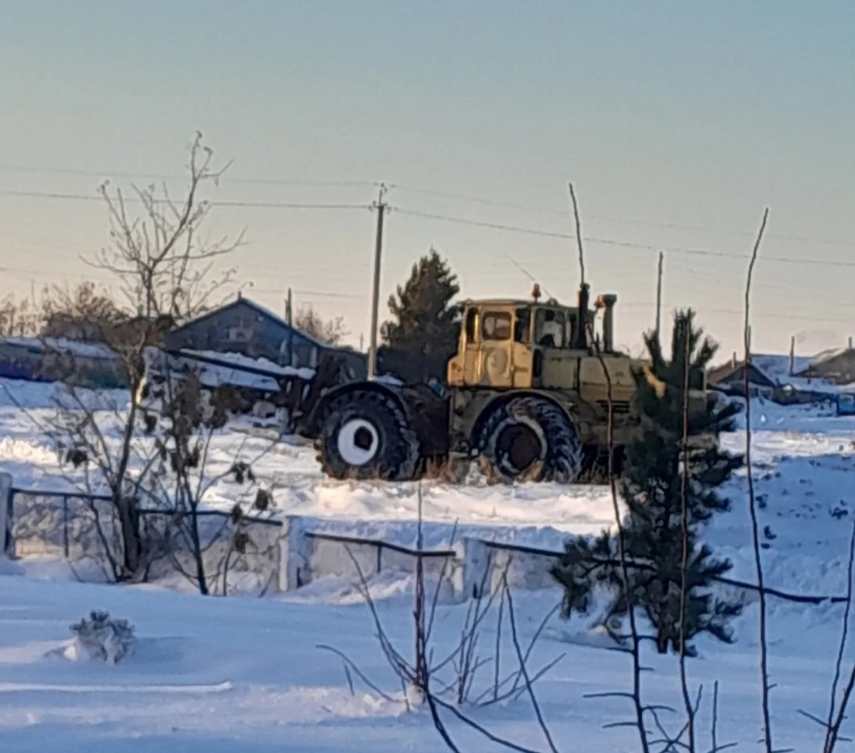 Очистка снега в рамках акции "Таза Казахстан"