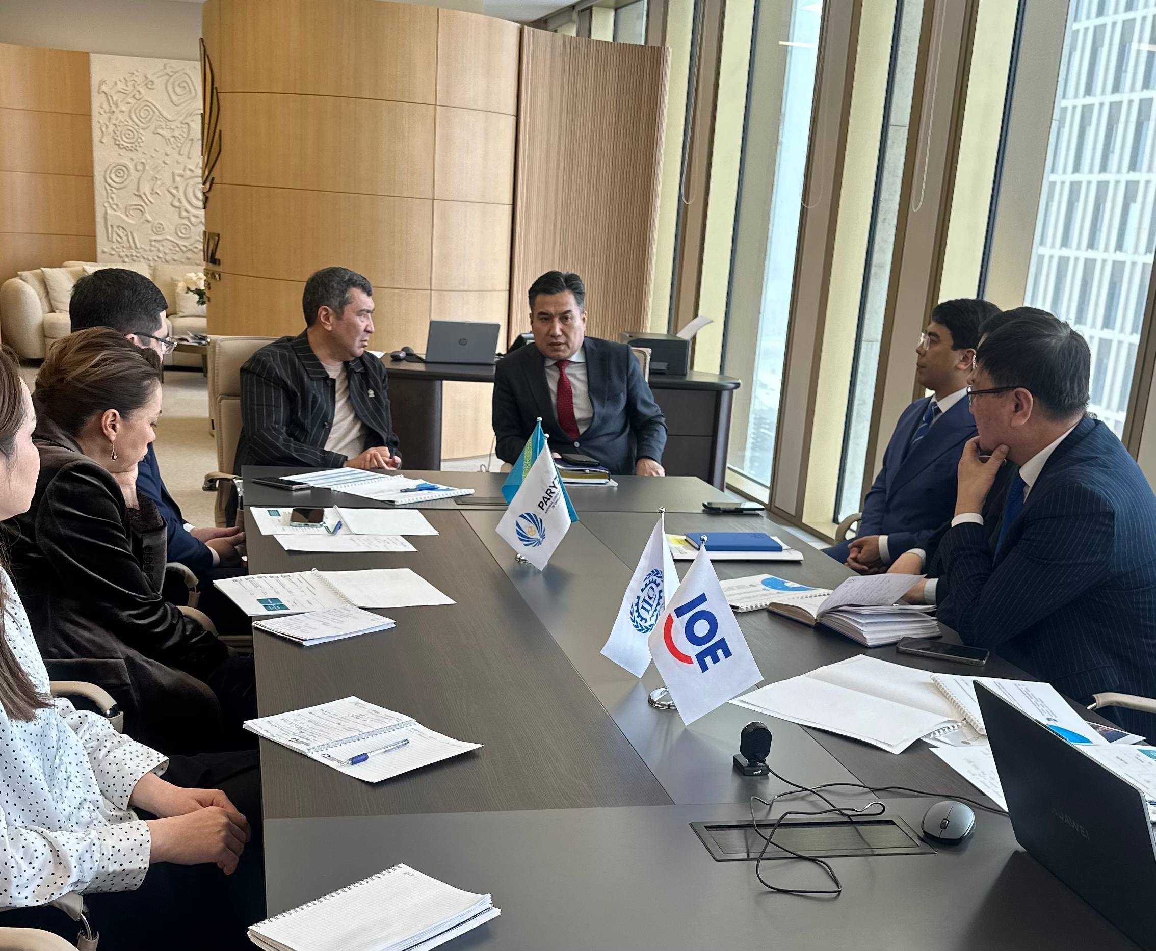 Минтруда и «PARYZ» обсудили перспективы сотрудничества по вопросам социального партнёрства