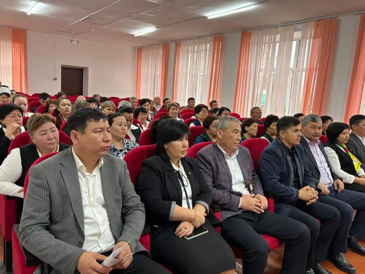 Жамбылдық ұстаздармен референдумның маңызы талқыланды