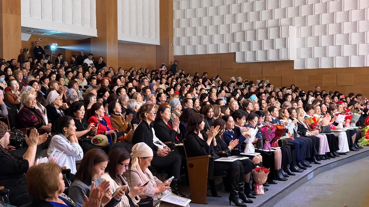 Весенний триумф: в районе отпраздновали Международный женский день