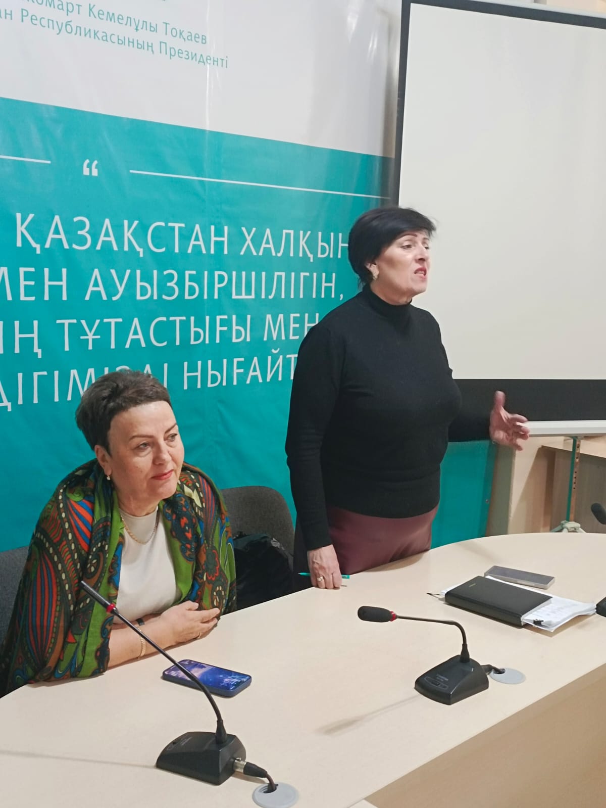 2026 жылғы 4 наурызда Риддер қалалық референдум комиссиясының төрайымы Е.В. Агешкина және оқытуға жауапты комиссия мүшесі Р.В. Дюсебаева Риддер қаласының учаскелік референдум комиссияларының төрағалары мен хатшылары үшін «2026 жылғы 15 наурызға тағайындалған Республикалық референдумды ұйымдастыру мен өткізудің өзекті мәселелері» тақырыбында семинар-кеңес өткізді.