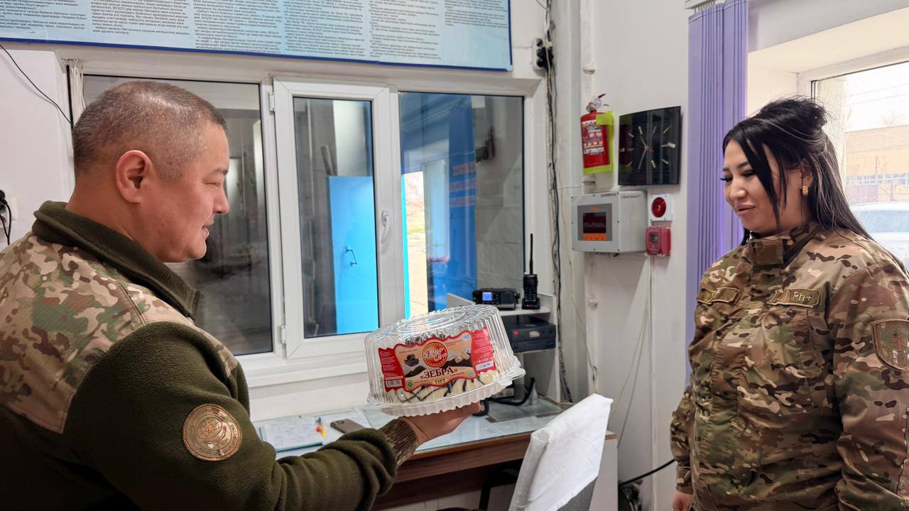 Мерекеде кезекшілікте тұрған аруларға құрмет көрсетілді