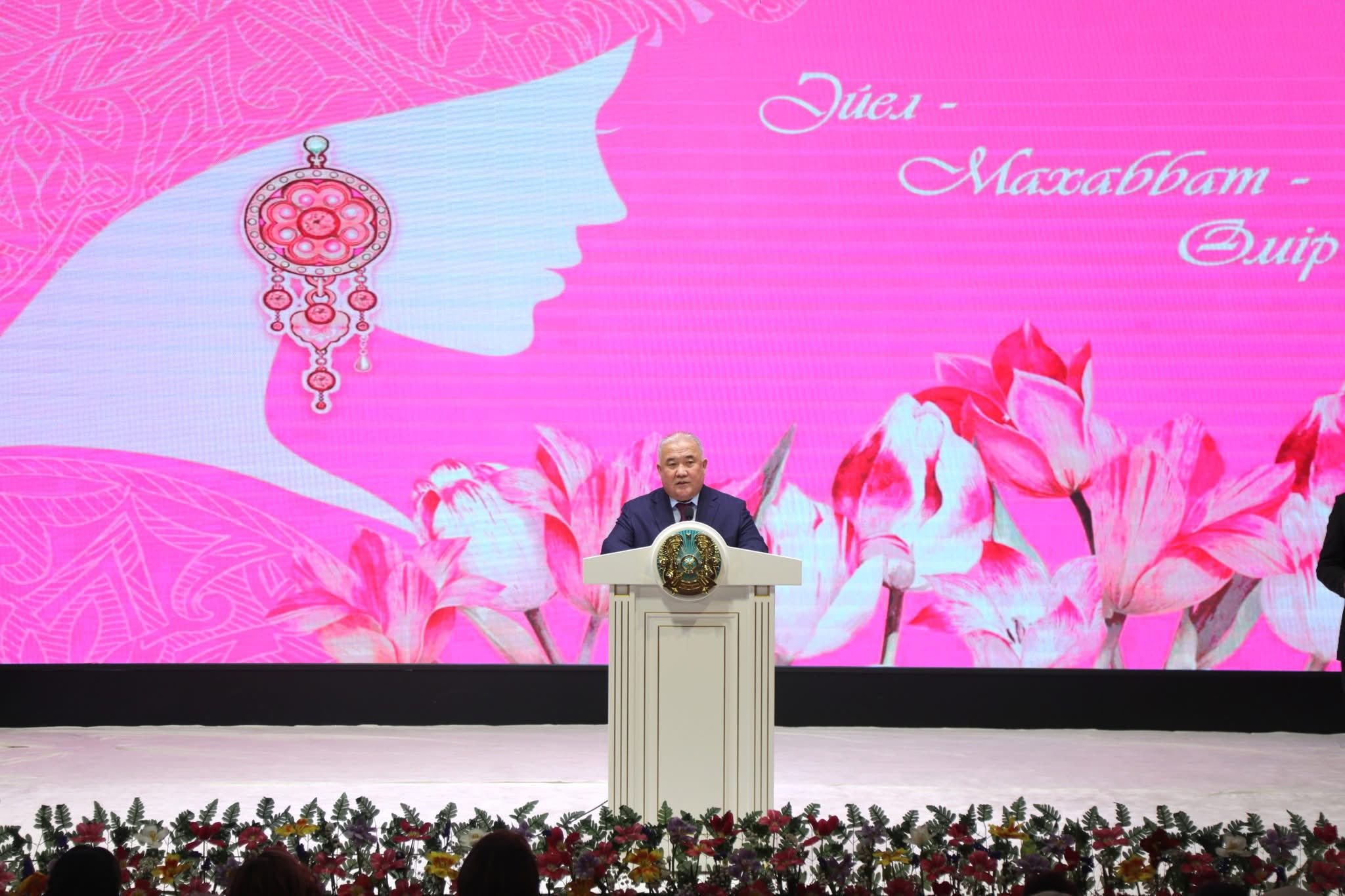 Аудан әкімі Аралдық аруларды Халықаралық әйелдер күнімен құттықтады